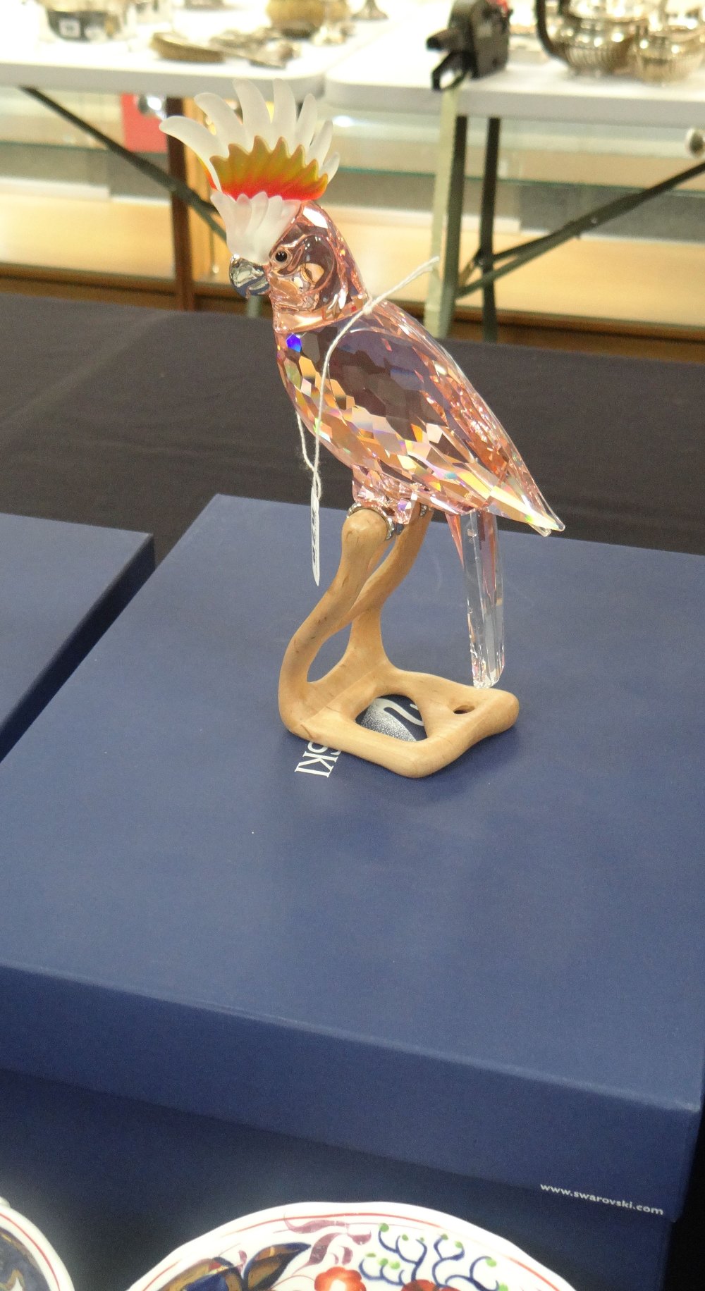 Swarovski crystal glass 'Paradise Bird' red / pink cockatoo on naturalistic wooden base, 24cms - Image 3 of 3