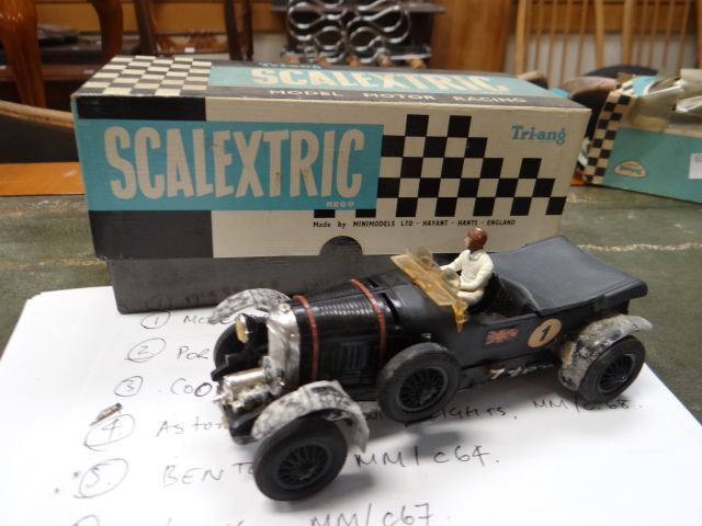 A LARGE COLLECTION OF VINTAGE SCALEXTRIC RACING TRACK CARS ETC., some boxed - Image 31 of 37