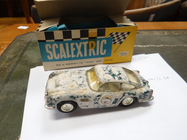 A LARGE COLLECTION OF VINTAGE SCALEXTRIC RACING TRACK CARS ETC., some boxed - Image 19 of 37