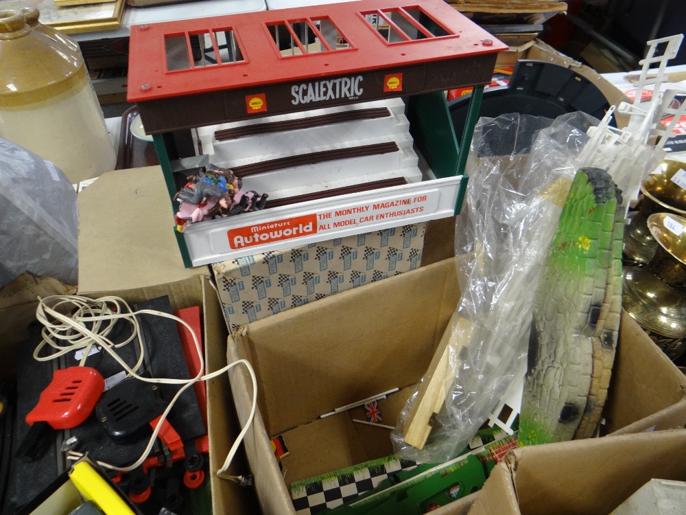 A LARGE COLLECTION OF VINTAGE SCALEXTRIC RACING TRACK CARS ETC., some boxed - Image 7 of 37