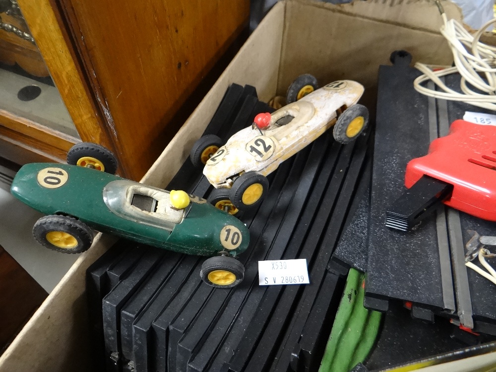 A LARGE COLLECTION OF VINTAGE SCALEXTRIC RACING TRACK CARS ETC., some boxed - Image 8 of 37