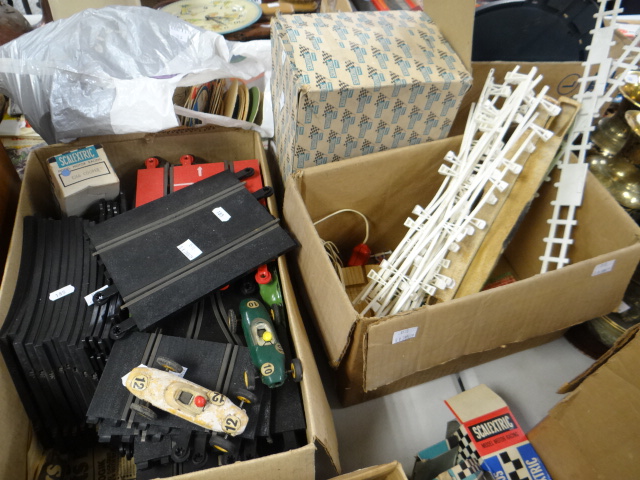 A LARGE COLLECTION OF VINTAGE SCALEXTRIC RACING TRACK CARS ETC., some boxed - Image 37 of 37