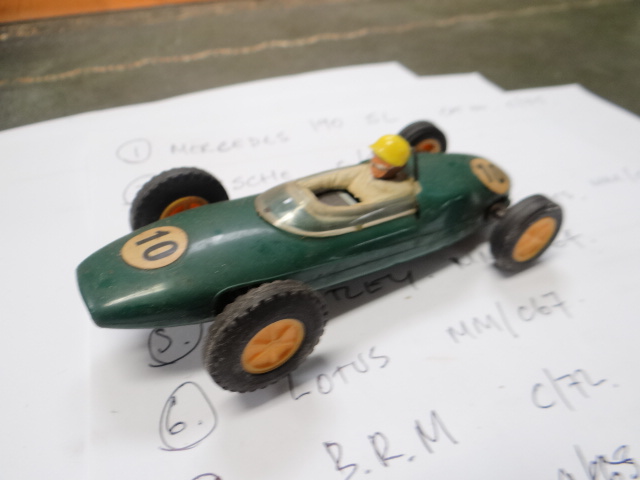 A LARGE COLLECTION OF VINTAGE SCALEXTRIC RACING TRACK CARS ETC., some boxed - Image 27 of 37