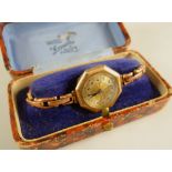 A CASED VINTAGE 9 CARAT YELLOW GOLD LADIES WRISTWATCH with conforming expanding bracelet