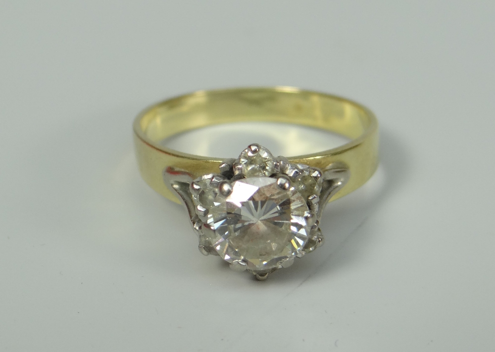 YELLOW METAL DIAMOND FLOWER HEAD CLUSTER RING, the central stone (1.3ct approximate visual estimate) - Image 2 of 4