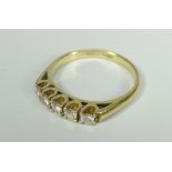 18CT YELLOW GOLD FIVE STONE DIAMOND RING. Total diamond weight 0.30ct (visual estimate), 4.7 grams