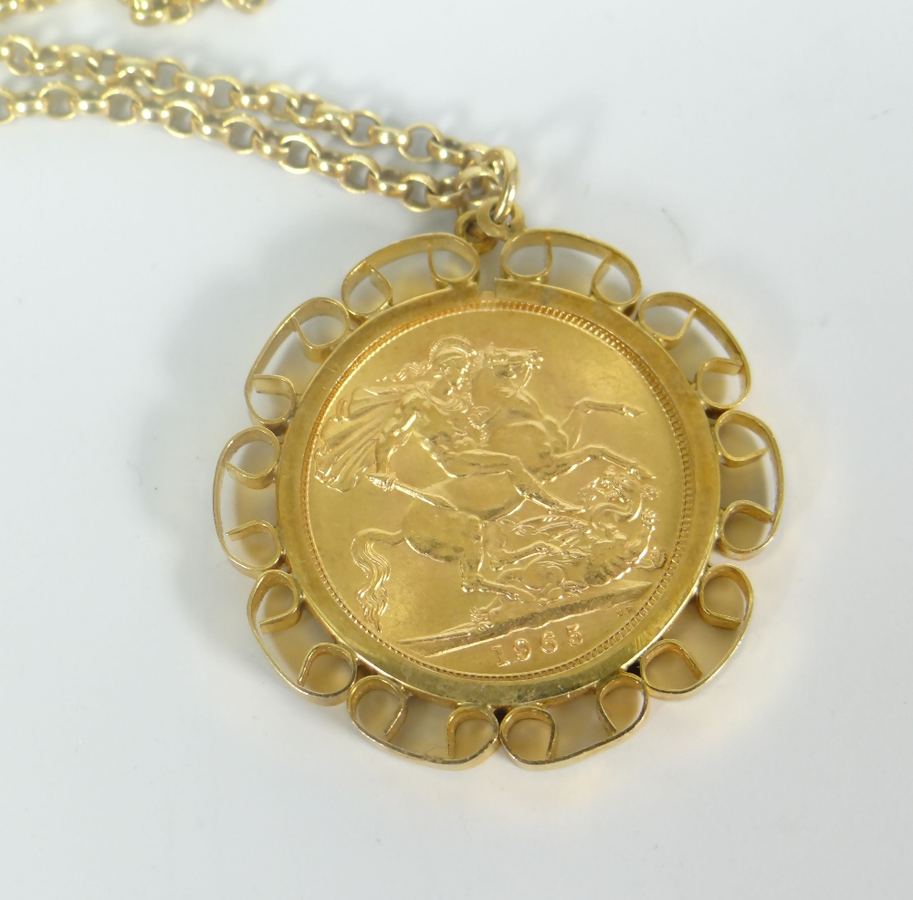 1965 ELIZABETH II GOLD SOVEREIGN in 9ct gold mount on 9ct gold chain. 16.8 gram approximately.