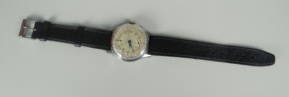 A GENT'S BREITLING CHRONOGRAPH WRIST WATCH CIRCA 1940s, the case numbered 589528 / 178 having a - Image 2 of 2