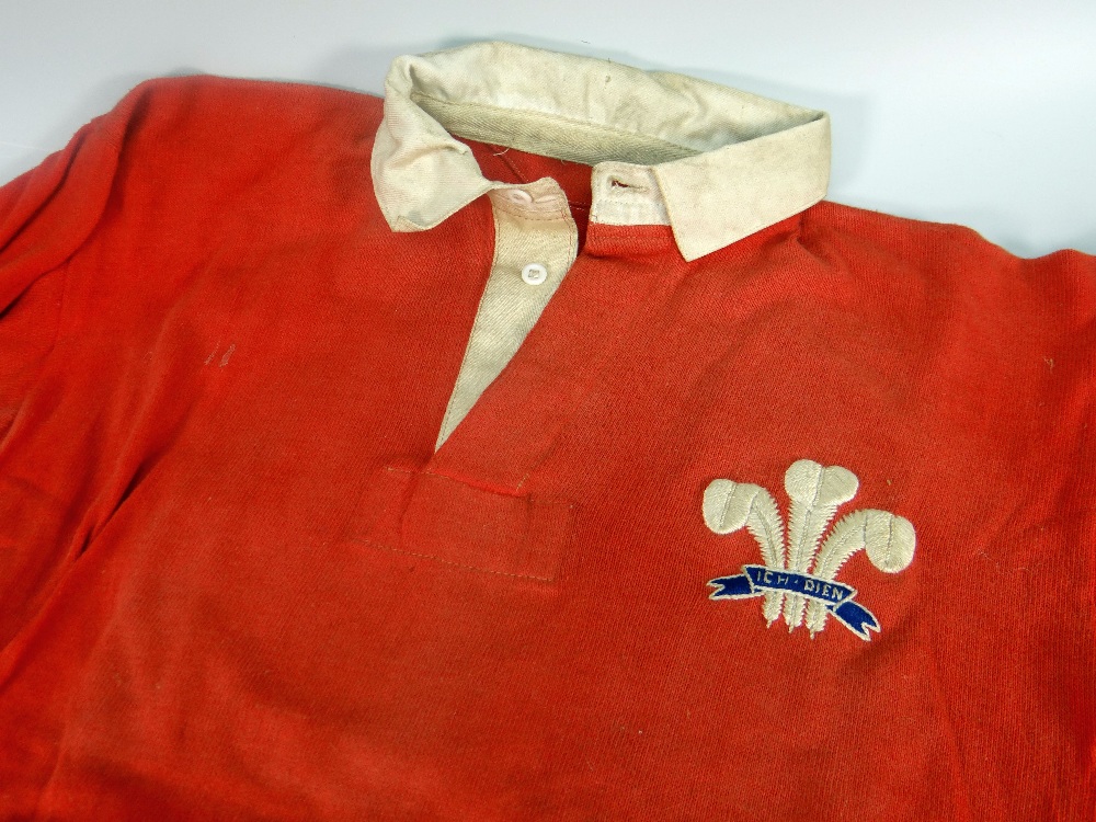 A 1953-1957 WALES RUGBY UNION MATCH WORN JERSEY NUMBER 5, ISSUED TO GARETH GRIFFITHS With white