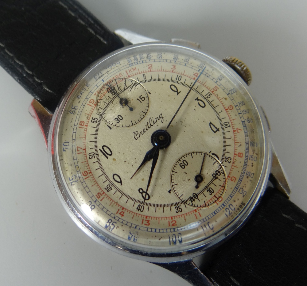 A GENT'S BREITLING CHRONOGRAPH WRIST WATCH CIRCA 1940s, the case numbered 589528 / 178 having a