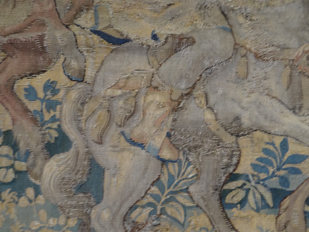 A 16th / 17th CENTURY VERDURE HISTORICAL BANQUETING-ROOM TAPESTRY of large proportions and depicting - Image 16 of 16