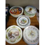 Quantity of collector's wall plates by Wedgwood, Royal Doulton, Coalport, Aynsley and others, mostly