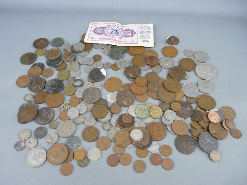 Collection of mainly vintage British and Continental coinage with a Yugoslavia 20 Dinara note