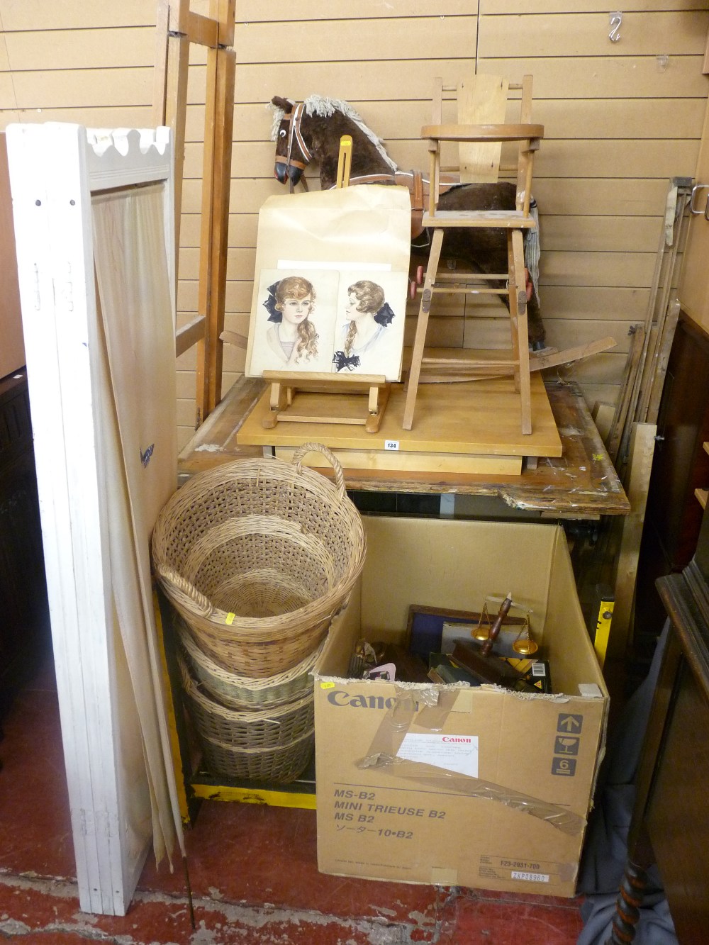 Mixed parcel of vintage and later artist's easels, a work table and one other, a four fold