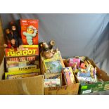 Good selection of good vintage and later toys, games and jigsaws including two battery operated