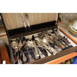 A VINTAGE CANTEEN OF HALLAMSHIRE STAINLESS STEEL QUEENS PATTERN CUTLERY