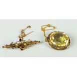 SMALL PARCEL OF JEWELLERY to include 9 carat gold topaz bar brooch, 9 carat gold foliate design