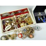 SMALL PARCEL OF COSTUME JEWELLERY to include boxed Swarovski jewellery suite together with