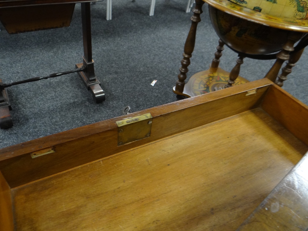 A FINE C19TH WALNUT ESCRITOIRE, having a base of single drawer and upper section of two drawers - Image 9 of 11