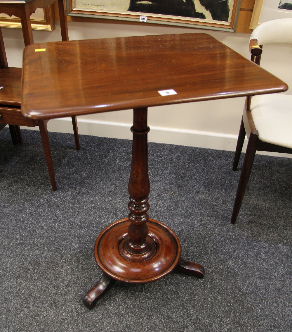 SQUARE TOPPED MAHOGANY SIDE / LAMP TABLE on a turned support and splayed feet, 75cms tall