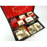 JEWELLERY BOX CONTAINING ASSORTED COSTUME AND DRESS JEWELLERY to include bar brooches, plated