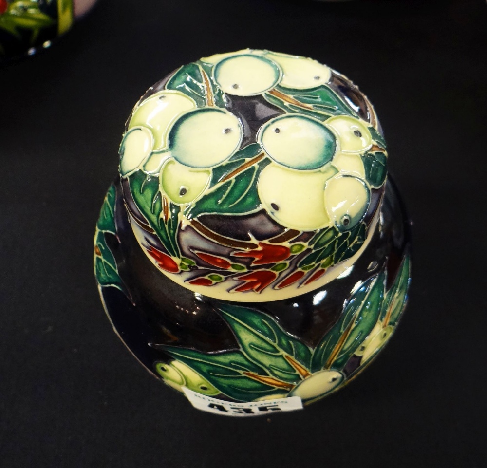 A MOORCROFT POTTERY SQUAT BALUSTER SHAPED GINGER JAR in the 'Snowberry Ginger' pattern (boxed), 9cm - Image 2 of 2