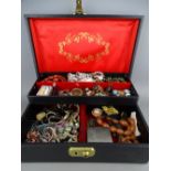 A VINTAGE JEWELLERY BOX AND CONTENTS