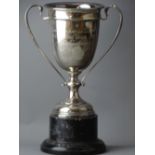 A TWIN HANDLED SILVER TROPHY CUP ON A PLINTH, 10 troy ozs Sheffield 1961