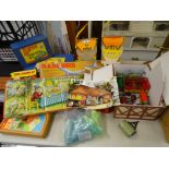 A QUANTITY OF VINTAGE TOYS AND GAMES to include an Alice in Wonderland paint set, Bayko and other