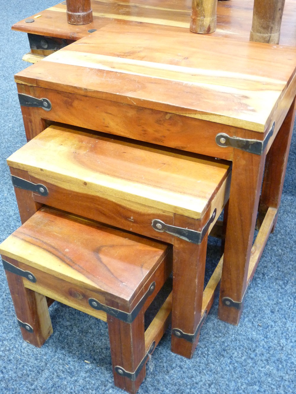 MODERN RUSTIC MEXICAN FURNITURE - nest of three coffee tables, Long John coffee-table and two side - Image 2 of 2