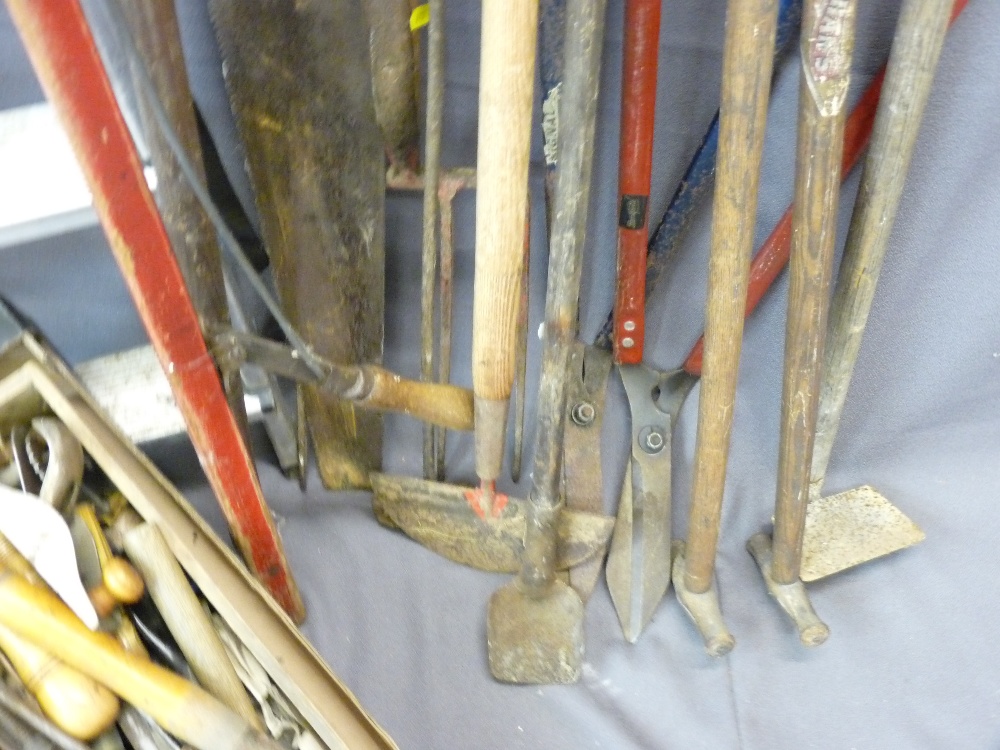 PARCEL OF LONG HANDLED GARDEN TOOLS, metal Abru step ladder and a quantity of vintage hand tools - Image 2 of 3