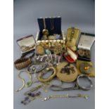 GOOD SELECTION OF VINTAGE & LATER COSTUME JEWELLERY and compacts ETC, some items being in precious