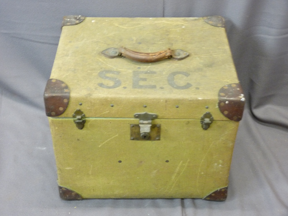 SELECTION OF VARIOUS SIZED WOOD & CANVAS TRAVEL CASES & TRUNKS - Image 4 of 10