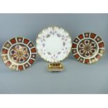 FOUR PIECES OF ROYAL CROWN DERBY BONE CHINA, two 21.5cms diameter plates, a 9cms wide '1128' pin