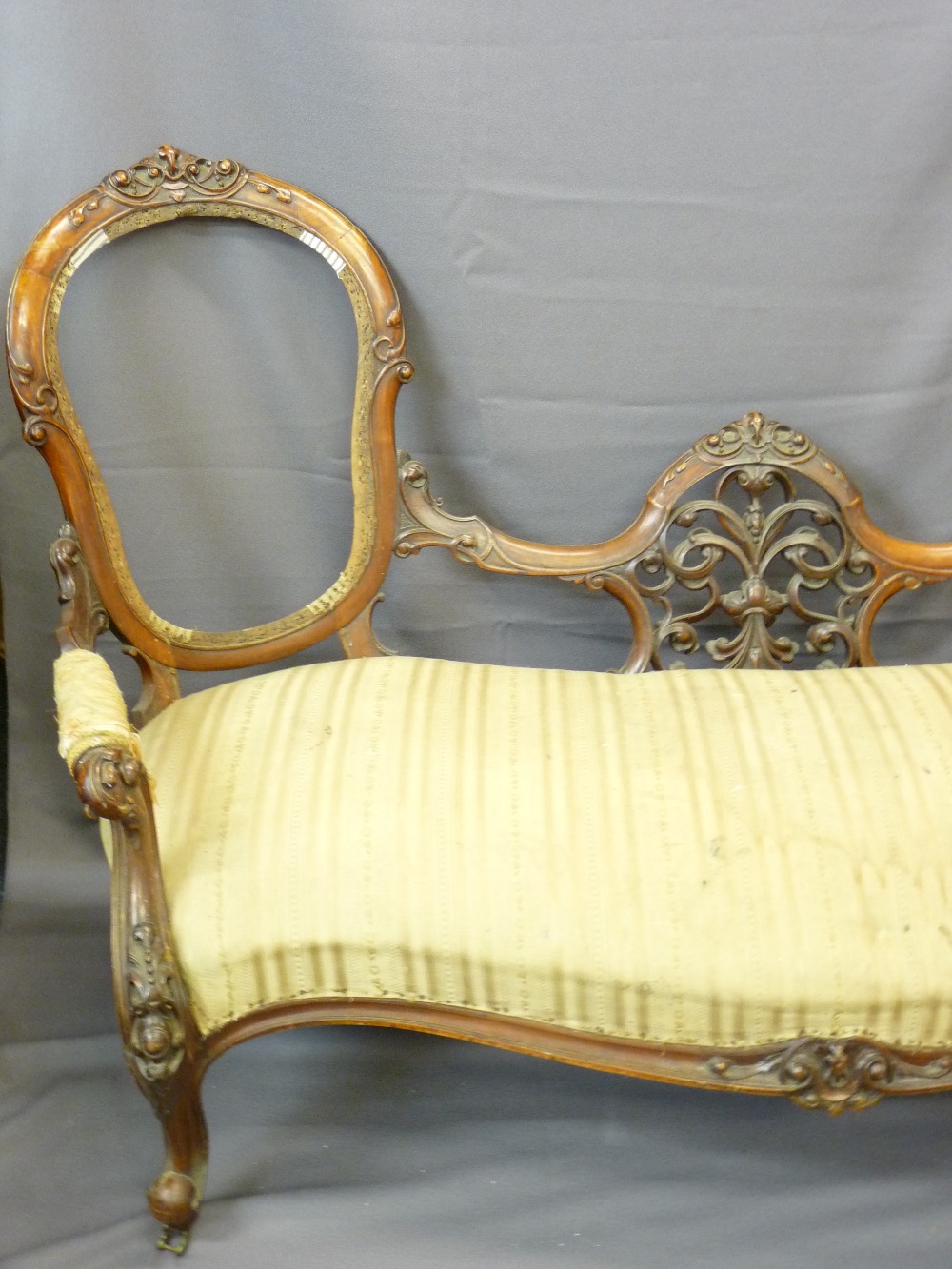 WALNUT DOUBLE CAMEO BACK CHAISE LONGUE with intricate carvings on cabriole supports - Image 2 of 3