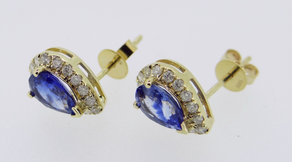 14CT YELLOW GOLD SAPPHIRE & DIAMOND EARRINGS featuring centre two-pear cut medium blue sapphire (1. - Image 3 of 3