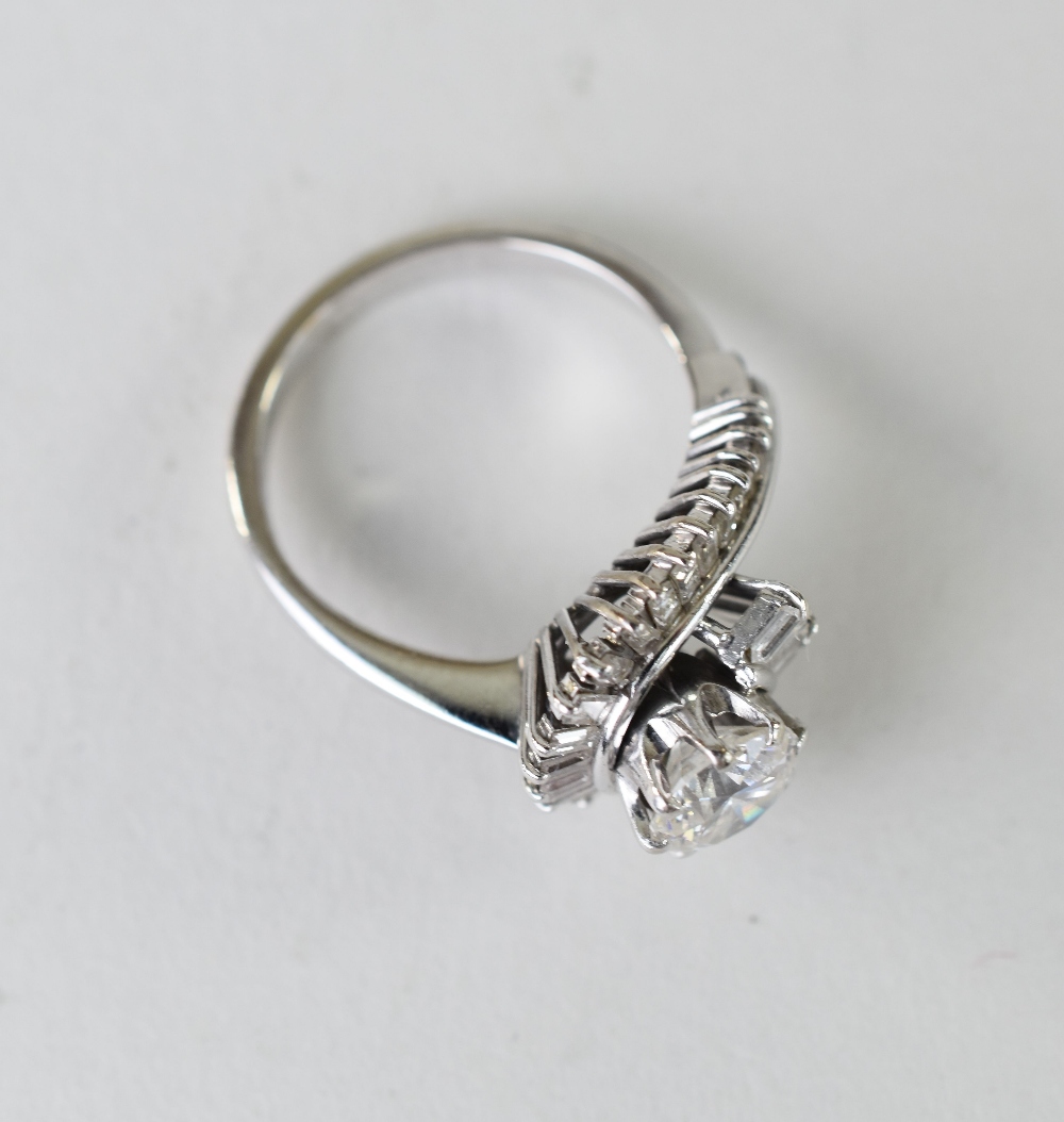 18CT WHITE GOLD DIAMOND RING having twist shank diamond setting, the central round brilliant cut - Image 3 of 5