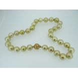 14CT YELLOW GOLD PEARL & DIAMOND NECKLACE featuring thirteen cultured South Sea pearls with four