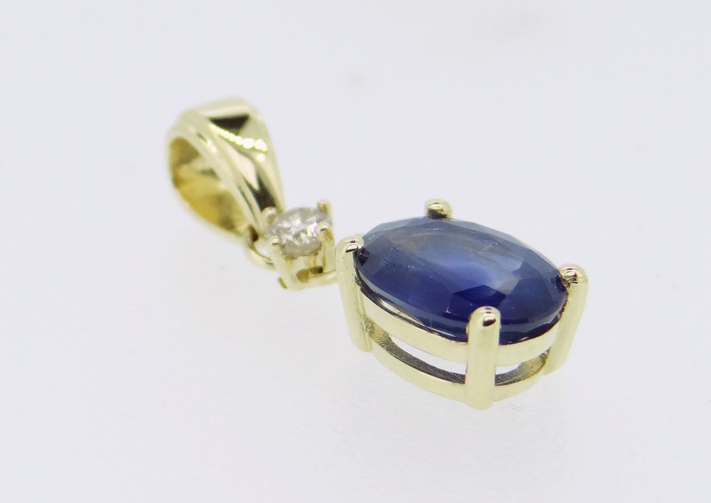 14CT YELLOW GOLD SAPPHIRE & DIAMOND PENDANT featuring oval cut medium blue sapphire (1.50ct) four- - Image 2 of 2