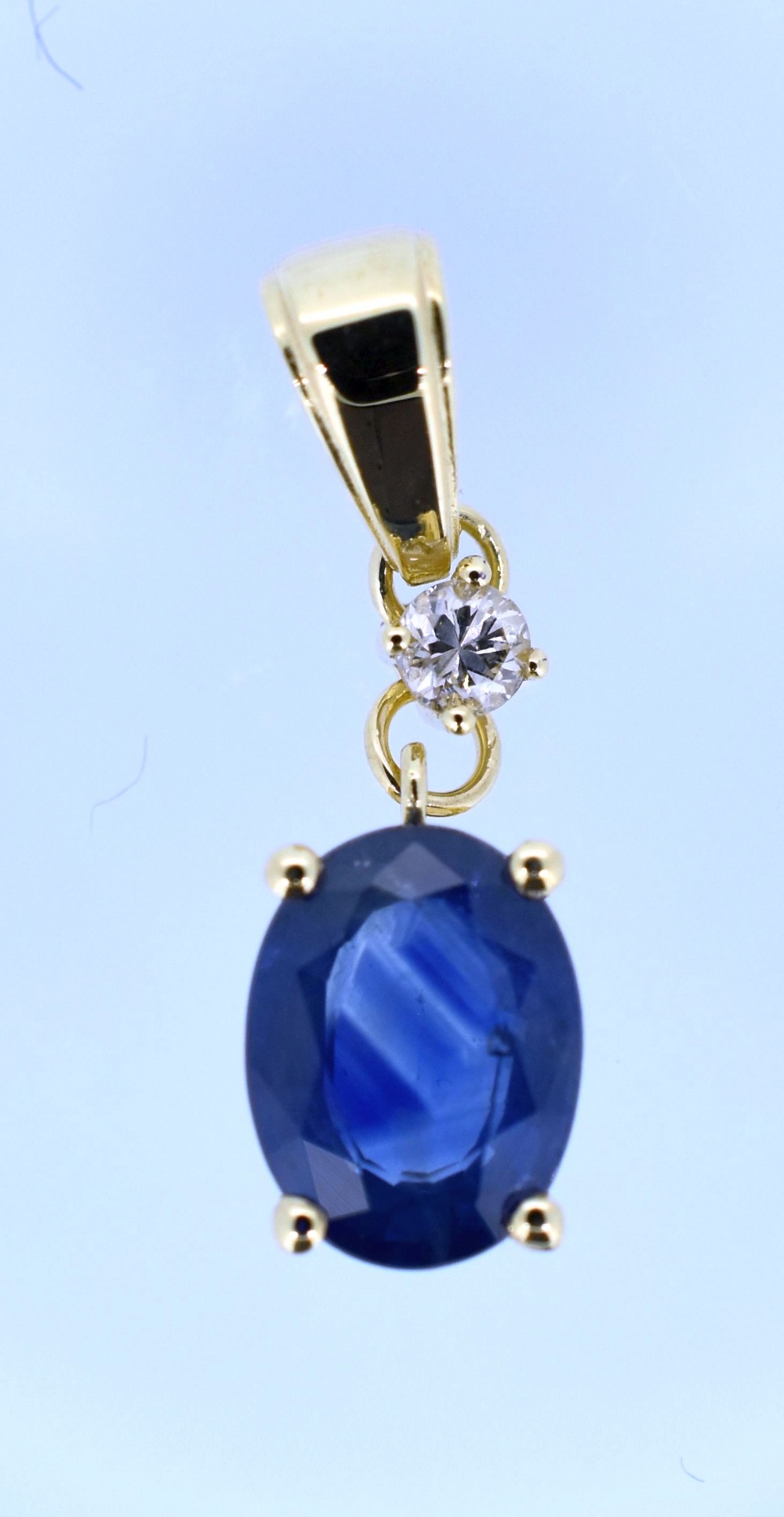 14CT YELLOW GOLD SAPPHIRE & DIAMOND PENDANT featuring oval cut medium blue sapphire (1.50ct) four-