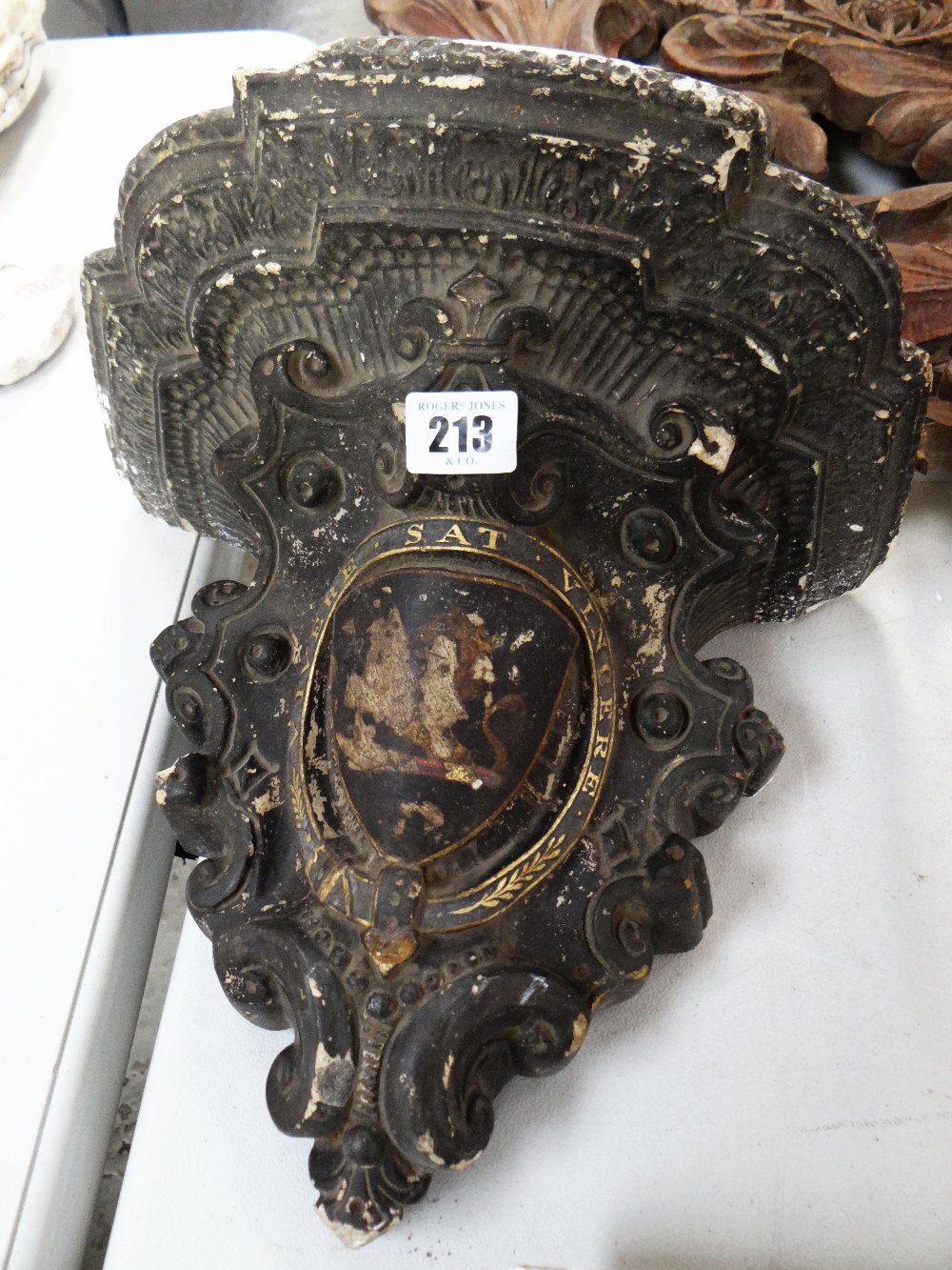 VICTORIAN PLASTER WALL SCONCE with centred coat of arms and gilt Latin motto 'Vivere Sat 28 Vincera'