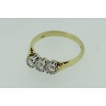 18CT YELLOW GOLD THREE STONE DIAMOND RING, 2.4gms