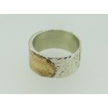 NATIVE AMERICAN INDIAN DESIGN RING, gold and silver, 8gms