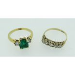 YELLOW METAL EMERALD & DIAMOND LADIES RING, the central emerald measuring 0.7cms x 0.7cms,