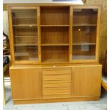 LATE 20TH CENTURY LIGHT WOOD LOUNGE UNIT, 168cms w