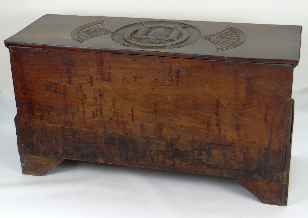 AN INTERESTING 19TH CENTURY WELSH OAK CARVED COFFER CHEST on bracket feet with two base drawers - Bild 5 aus 5