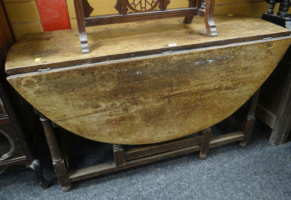 19TH CENTURY OAK OVAL GATE-LEG TABLE, 103cms diameter