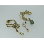 9CT YELLOW GOLD LOVE SPOON EARRING / 18CT YELLOW GOLD FINE LINK CHAIN WITH SEMI-PRECIOUS GREEN STONE