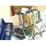 ASSORTED COSTUME & DRESS JEWELLERY to include bar brooches, compacts, beads, trinket box, ladies