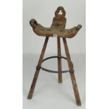 BELIEVED 19TH CENTURY PRIMITIVE WOODEN BIRTHING STOOL with tripod legs and metal stretcher